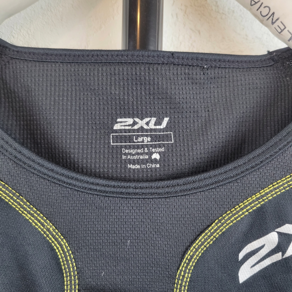 2XU Men's Compression Black Yellow Stitching Athletic T-Shirt Size Large - Picture 2 of 8